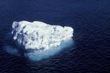 Iceberg dérivant en Antarctique