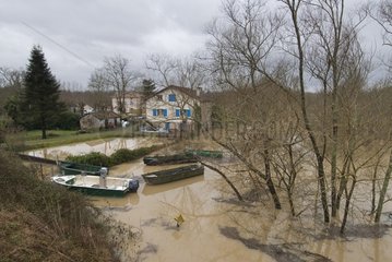 Ãœberflutete HÃ¤user und GÃ¤rten wÃ¤hrend des Wintersturms Frankreich