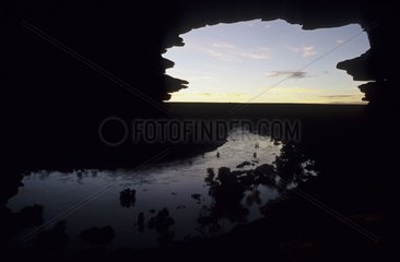 Gorges de Murchinson River vue par une fenêtre dans la roche