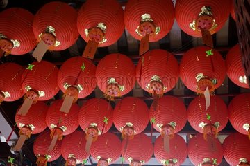 Laternen in einem chinesischen Tempel in Singapur