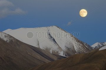 To raise the Moon on the solid mass of Tien Shan Kirghizistan