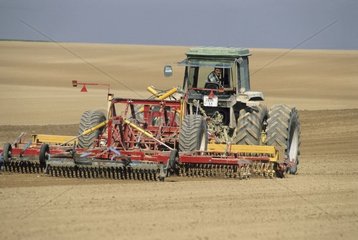 Train of tools combined for the tillage Champagne