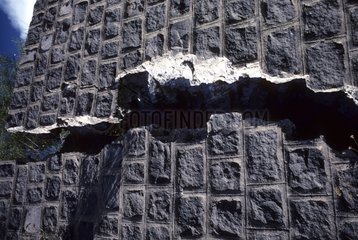 Faille sismique dans un mur Sicile Italie