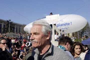 Manifestation Vote for the planet Trocadero Paris