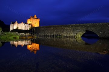 Eilean Donan Castle at nuit Highlands Scotland