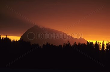 Sonnenuntergang hinter Mount Bertha Glacier Bay NP Alaska