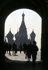 Moscow  st.basil__s cathedral and the red square as seen through the resurrection gate