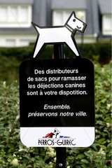 Panneau d'indication de présence de sacs à déjection canine
