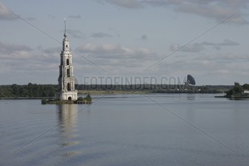 Kirche von Tchkalovski Stadt unter dem Gaki -See Russland verschluckt