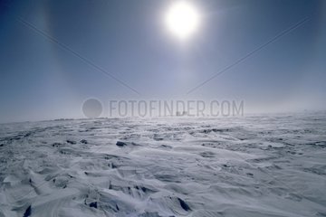Vue lointaine de la base Concordia Antarctique