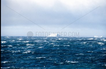 Tempête en mer devant le Cap Warrander en juillet