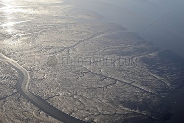 Luftaufnahme einer Mündung bei Ebbe in der Nähe von Anchorage