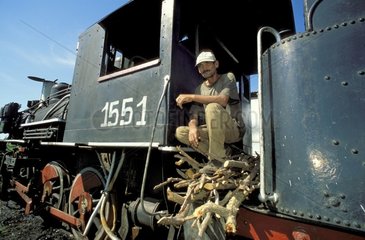 Fahrer einer Trinidad Cuba Motor Lokomotive