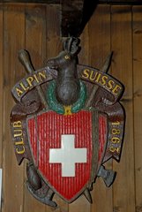 Blazon des Schweizer Alpine Clubs in einem Zufluchtsschweizer