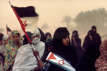 WESTERN SAHARA : South of Tindouf. Polisario. Political manifestation in the middle of a sandstorm.