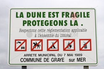 Information board for the protection of dunes