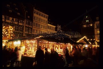 Weihnachtsmarkt Place de la Kathedrale in Straßburg Frankreich