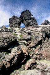 Arche naturelle de lave solidifiée en Islande
