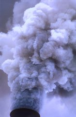 Fumée provenant d'une usine sucrière en France