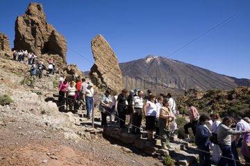 Touristen im Nationalpark von Pico del Teide Teneriffa [at]