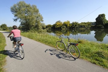 Cyclist on the Véloroute along the canal of Rhone to Rhine