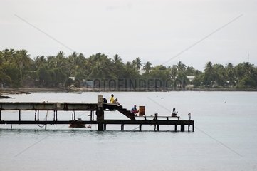 Pêcheurs dans le lagon Funafuti Tuvalu
