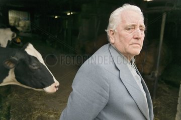 Portrait of a breeder to the retirement in front of stalling