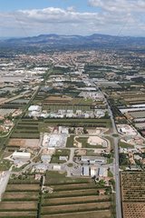 Vue aérienne d'un paysage rural et industriel Provence