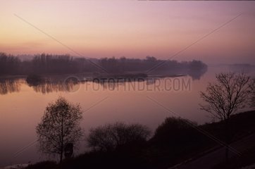 La Loire au crépuscule Briare