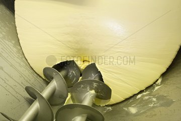 Herstellung von Butter im industriellen Molkerei Nicolait