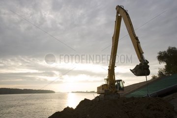 Machine of work on the dams of the large Rhone France