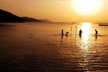 Wassersport im Adria -Meer bei Sonnenuntergang