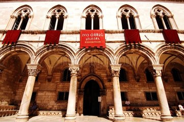 Façade d'un monument avec arcades Dubrovnik Croatie