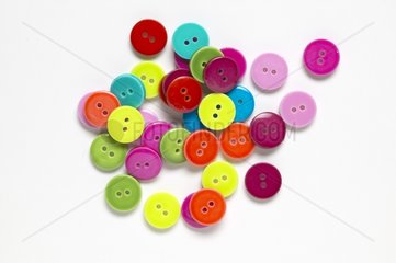 Buttons of colors to 2 holes in bulk