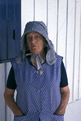 Alte Dame  die eine traditionelle Kopfschmuck Kappe Ferret Frankreich trÃ¤gt