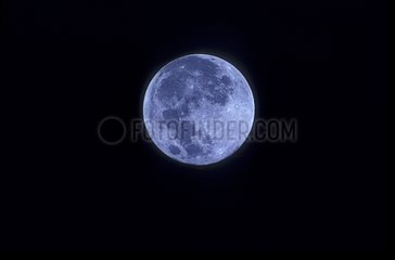 Pleine Lune dans le ciel nocturne France