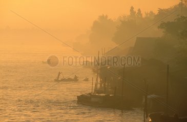 Vinh Long au lever du soleil  delta du Mékong