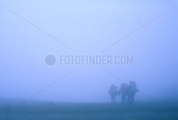 Randonneurs dans le brouillard Espagne