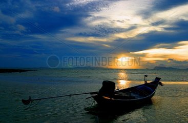 Boot bei Sonnenuntergang Thailand