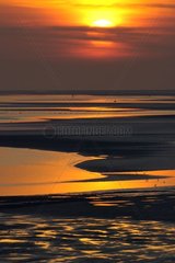 Coucher de soleil sur la baie de Somme à marée basse