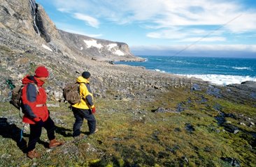 Marche à Cap Warrander Devon Island Arctique canadien