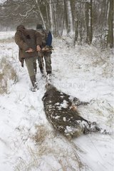 Jäger zeichneten einen Wildschwein Frankreich ab [bei]
