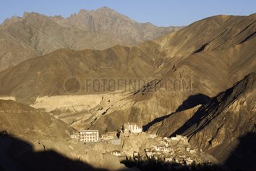 Dorf- und Kloster Lamayuru -Berge von Ladakh India