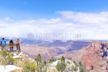 Tourists on Grand Canyon Scenic Lookout  Grand Canyon National Park  Arizona  USA