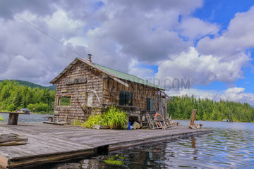 Floating house on a lake in Canada. Very common choice in this lake-rich country  but poor on the way  Powell River  British Columbia  Canada