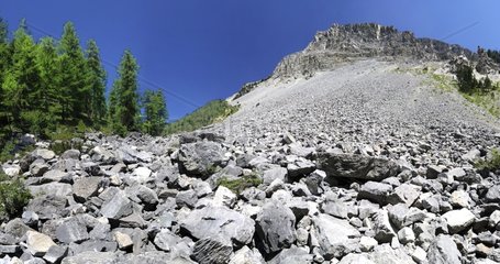 Scree Vallee etroite Massif Ecrins Alps France