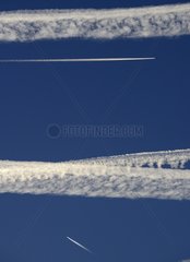 Traces of condensation due to jet engines