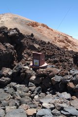 Poubelle sur un sentier du Pic du Teide Ile de Ténérife