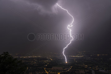 Lightning impact on a tree  near Geneva  Switzerland  during the storms of July 9  2017