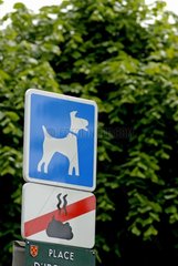 Panel  das Dirt Deux-Sevres Frankreichs des Hundes verbietet
